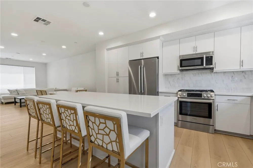 13107 W Lumina Way Valley Glen, CA 91401