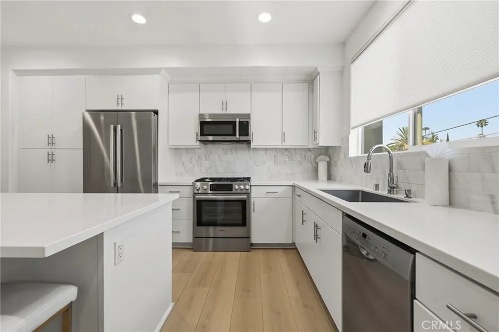 13107 W Lumina Way Valley Glen, CA 91401