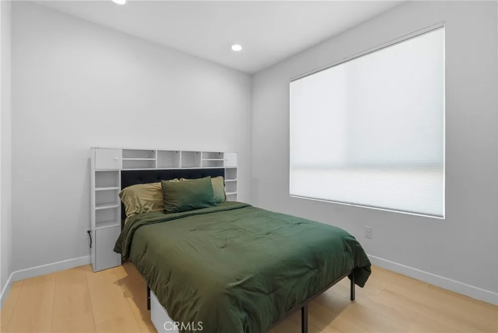 13107 W Lumina Way Valley Glen, CA 91401