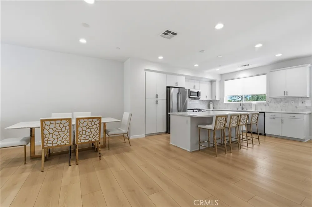13107 W Lumina Way Valley Glen, CA 91401