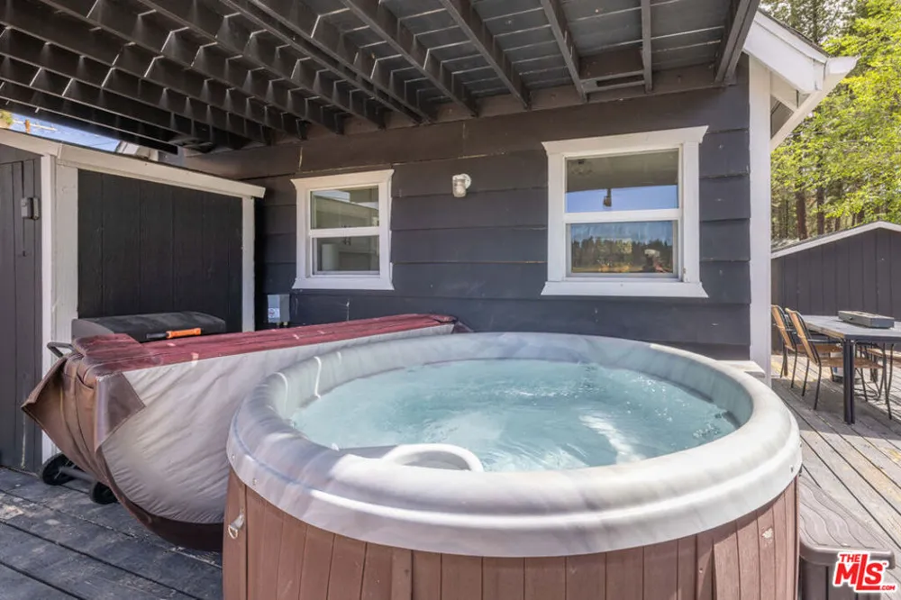 39535 Shore Drive Fawnskin, CA 92333