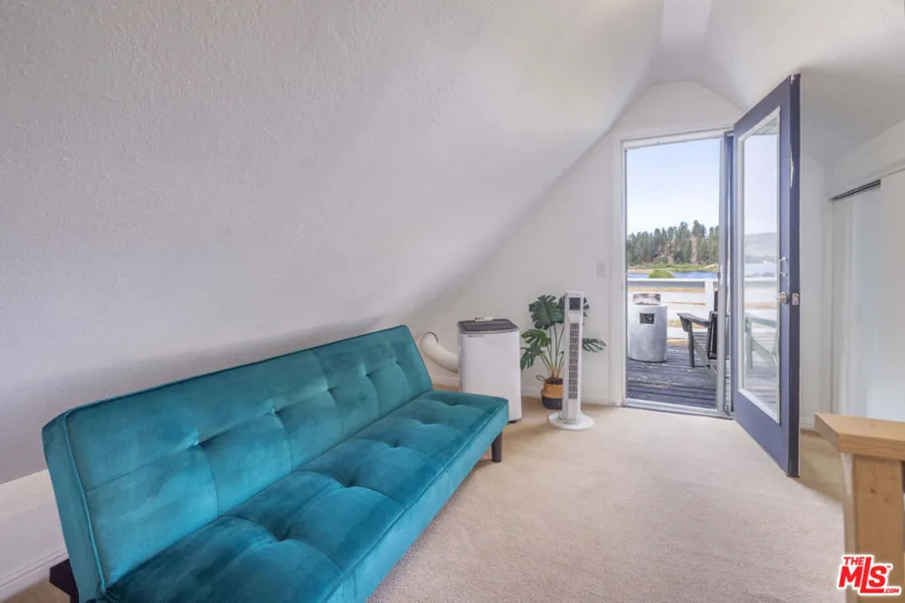 39535 Shore Drive Fawnskin, CA 92333