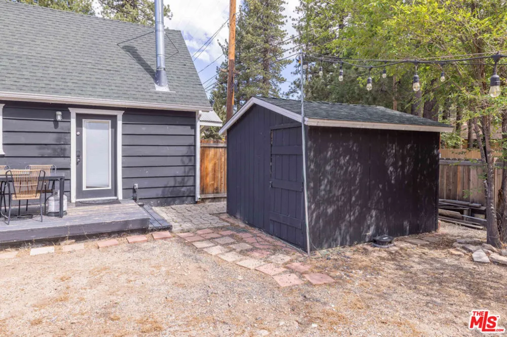 39535 Shore Drive Fawnskin, CA 92333
