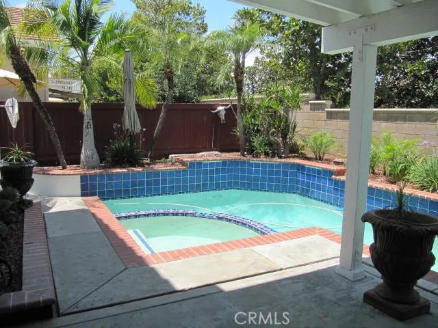 687 Pointe Vista Corona, CA 92881