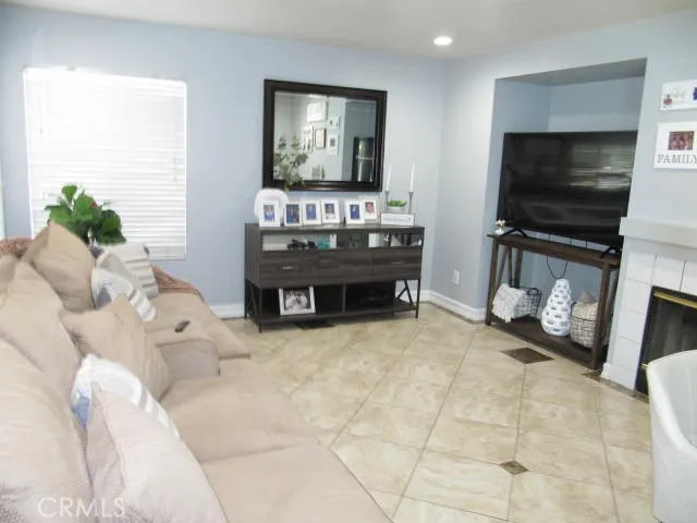 687 Pointe Vista Corona, CA 92881