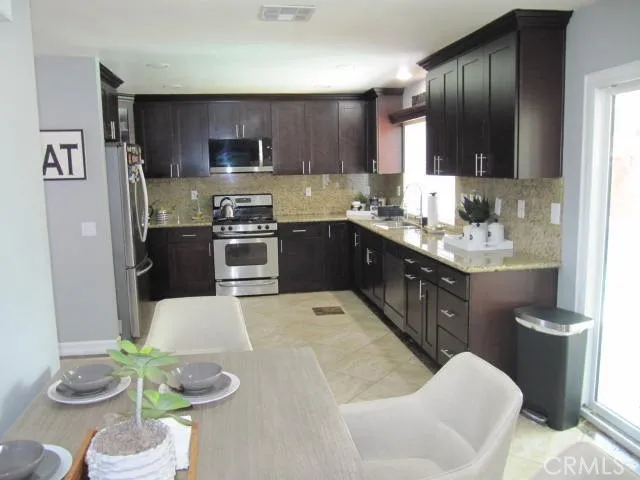 687 Pointe Vista Corona, CA 92881
