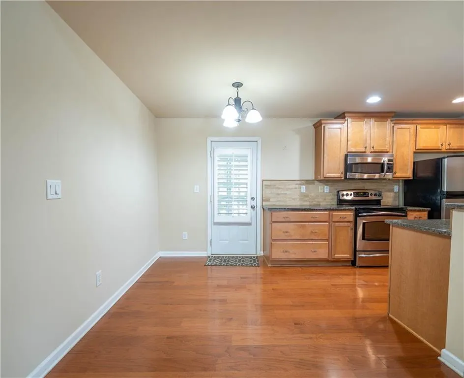 18 Mary Lane NE White, GA 30184