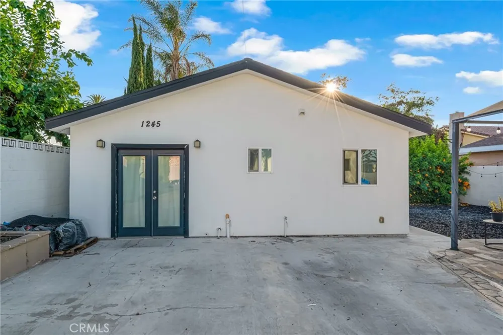 1247 Neptune Avenue Wilmington, CA 90744