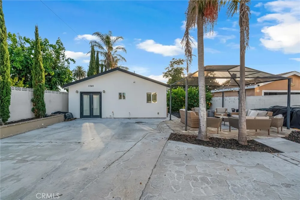1247 Neptune Avenue Wilmington, CA 90744
