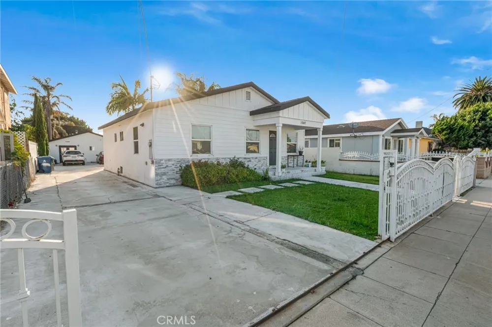 1247 Neptune Avenue Wilmington, CA 90744