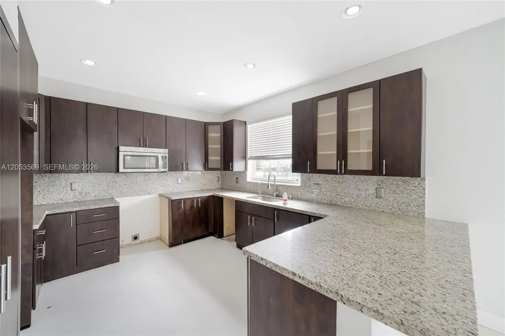 850 NW 168th Ave Pembroke Pines, FL 33028
