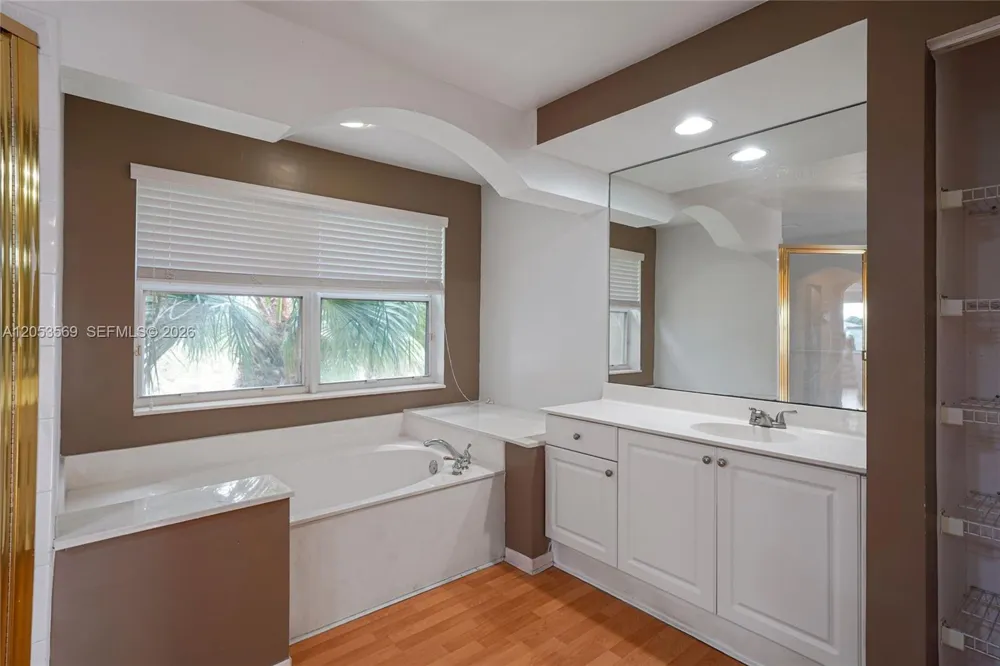 850 NW 168th Ave Pembroke Pines, FL 33028
