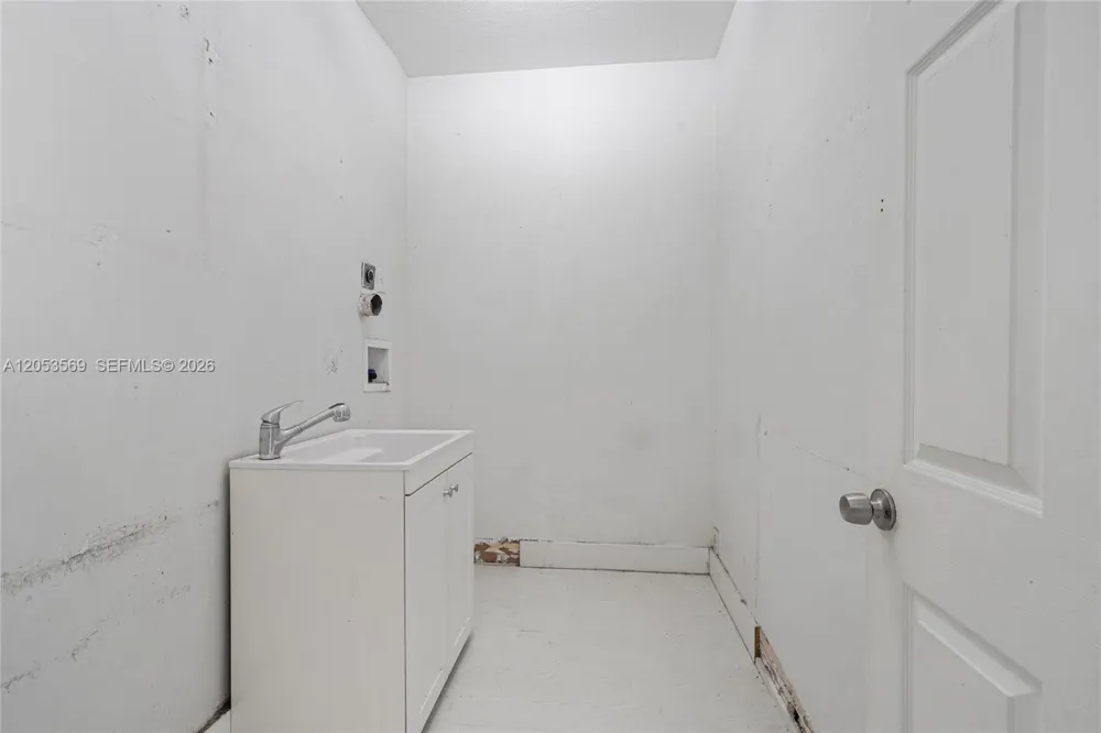 850 NW 168th Ave Pembroke Pines, FL 33028