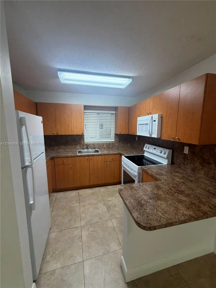 1650 W 44th Pl #119 Hialeah, FL 33012