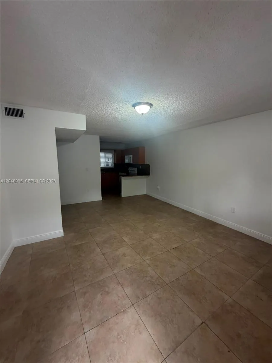 1650 W 44th Pl #119 Hialeah, FL 33012