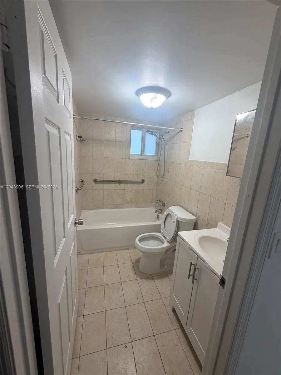 1650 W 44th Pl #119 Hialeah, FL 33012
