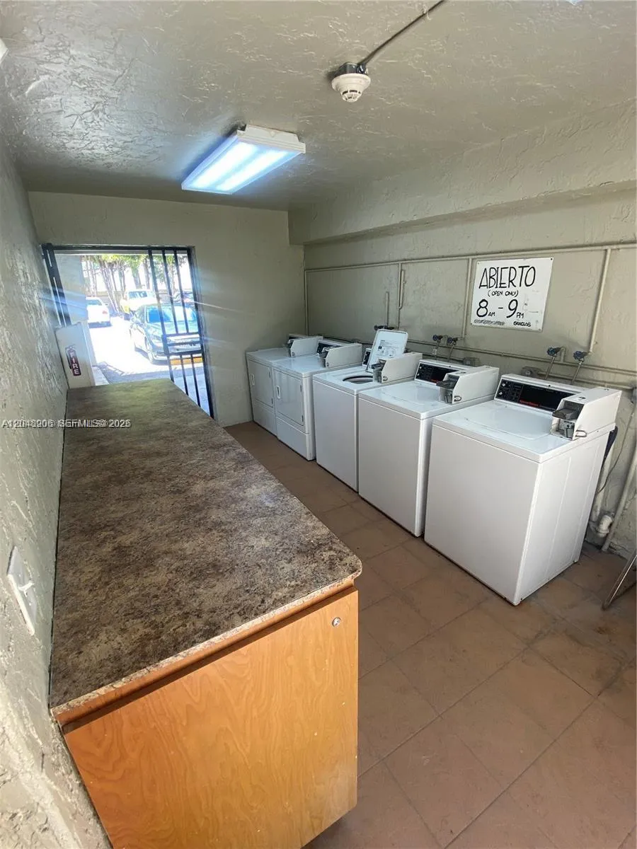 1650 W 44th Pl #119 Hialeah, FL 33012