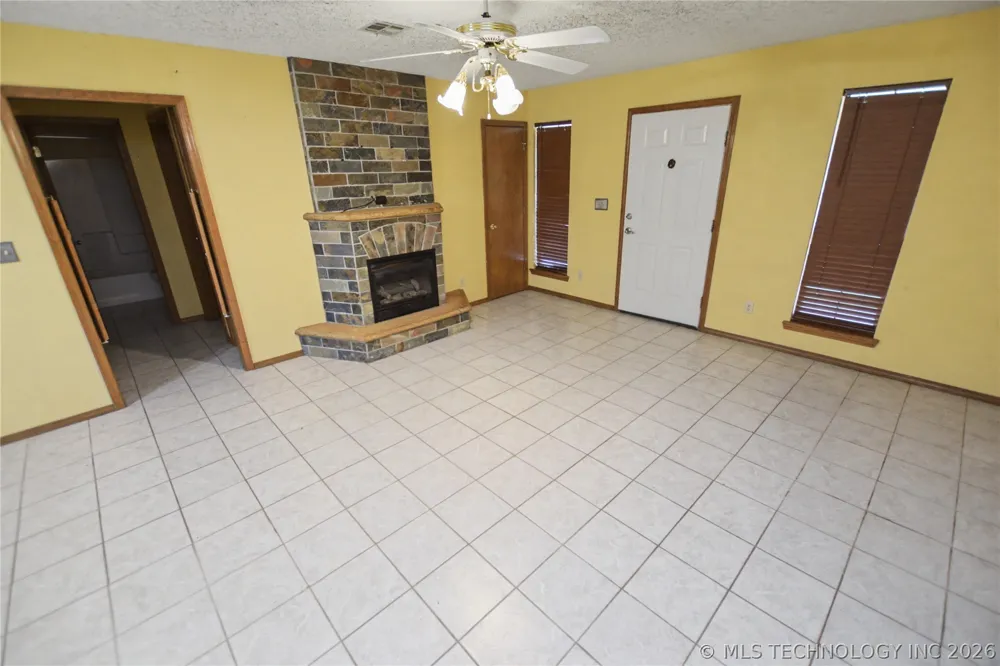 1208 SW 14th Court Wagoner, OK 74467