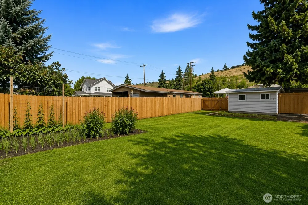 119 W Gibson Avenue Chelan, WA 98816