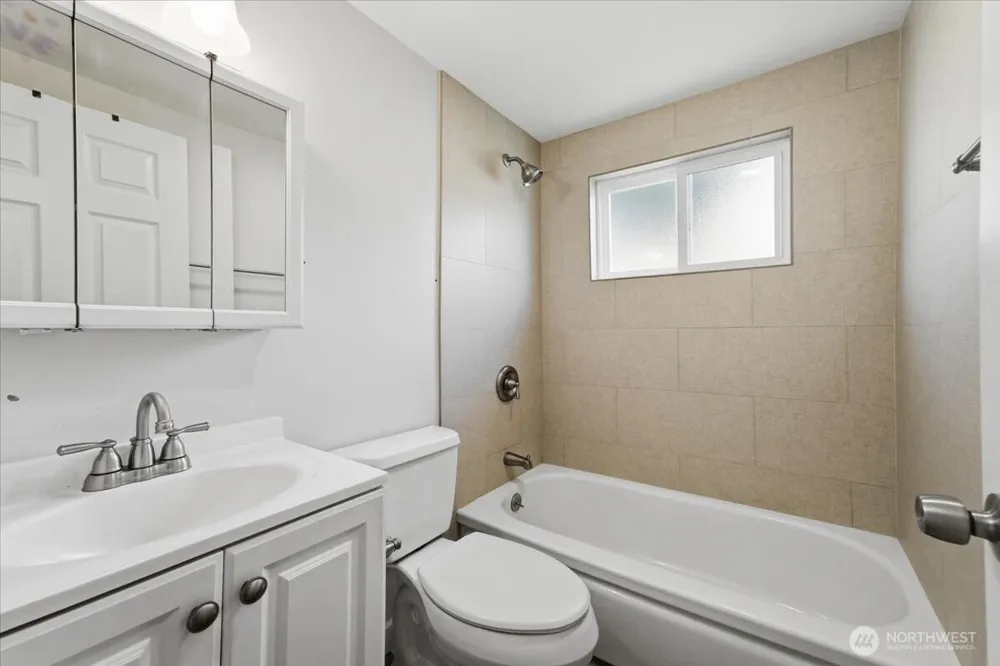 119 W Gibson Avenue Chelan, WA 98816