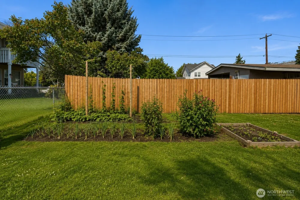 119 W Gibson Avenue Chelan, WA 98816