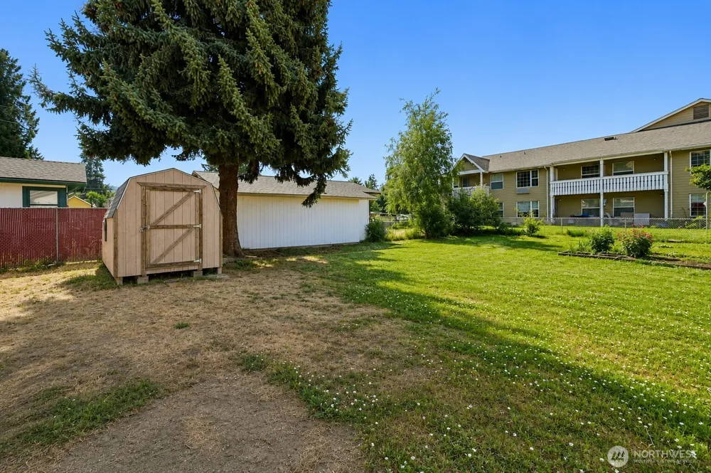 119 W Gibson Avenue Chelan, WA 98816