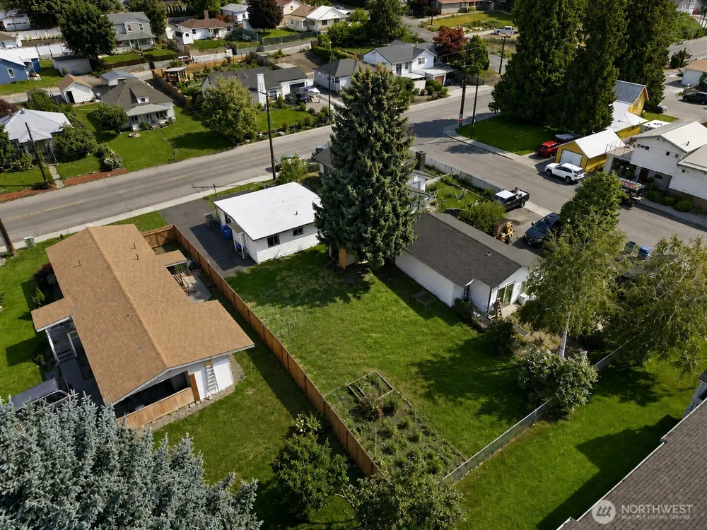 119 W Gibson Avenue Chelan, WA 98816