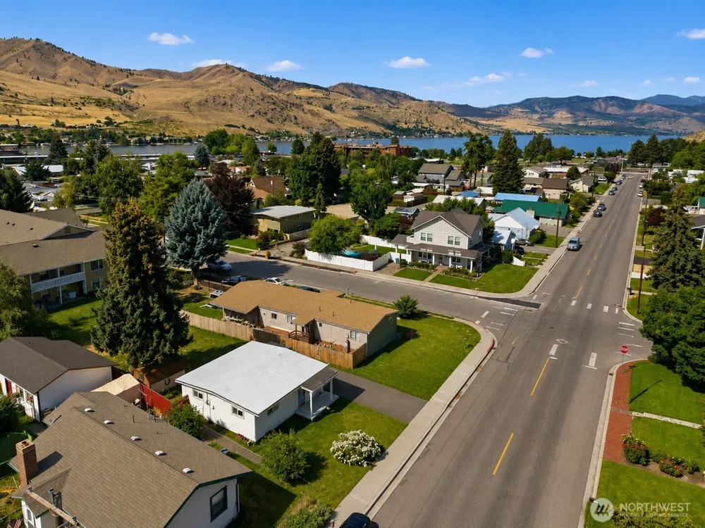 119 W Gibson Avenue Chelan, WA 98816
