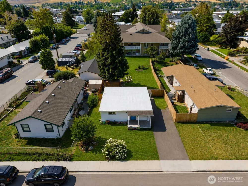 119 W Gibson Avenue Chelan, WA 98816