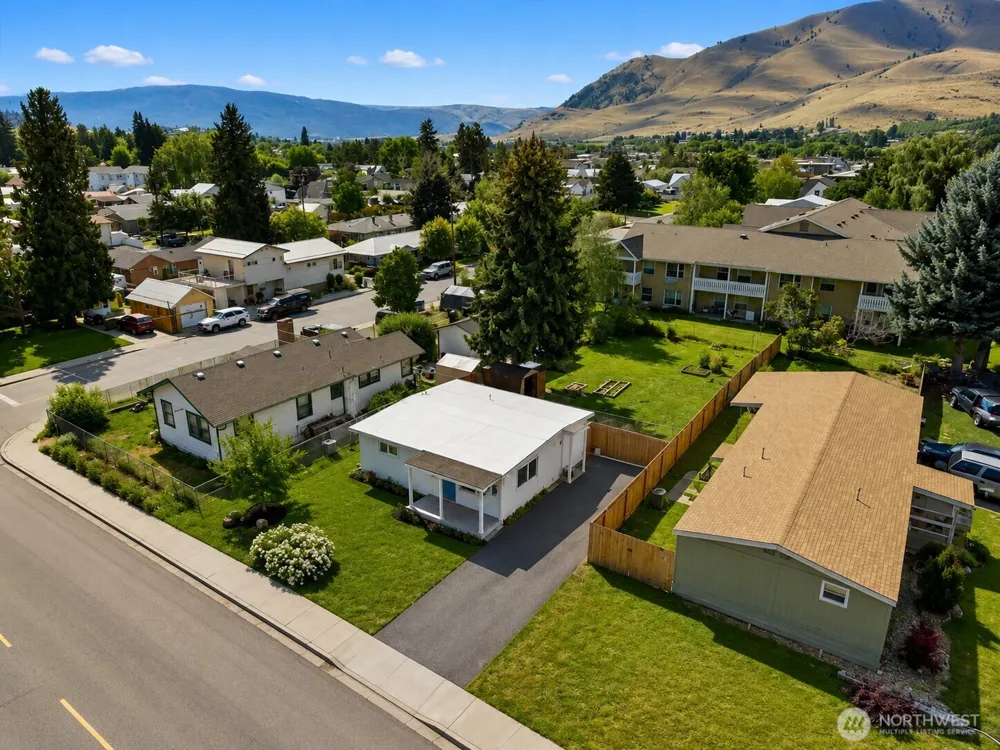 119 W Gibson Avenue Chelan, WA 98816