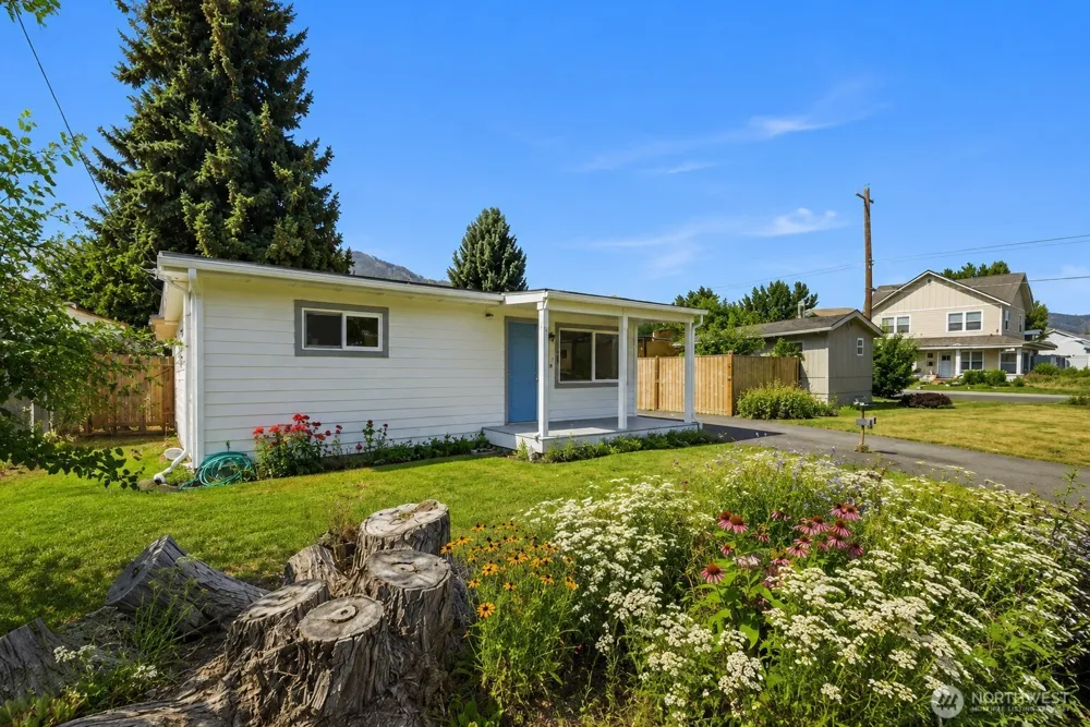 119 W Gibson Avenue Chelan, WA 98816