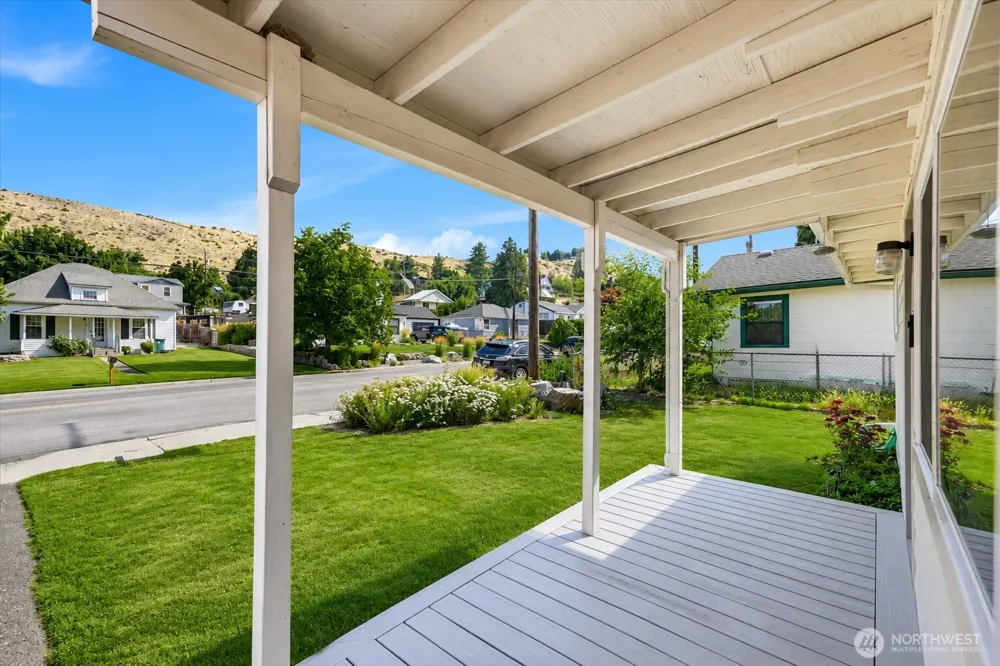 119 W Gibson Avenue Chelan, WA 98816