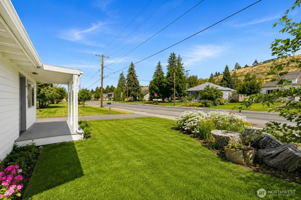 119 W Gibson Avenue Chelan, WA 98816
