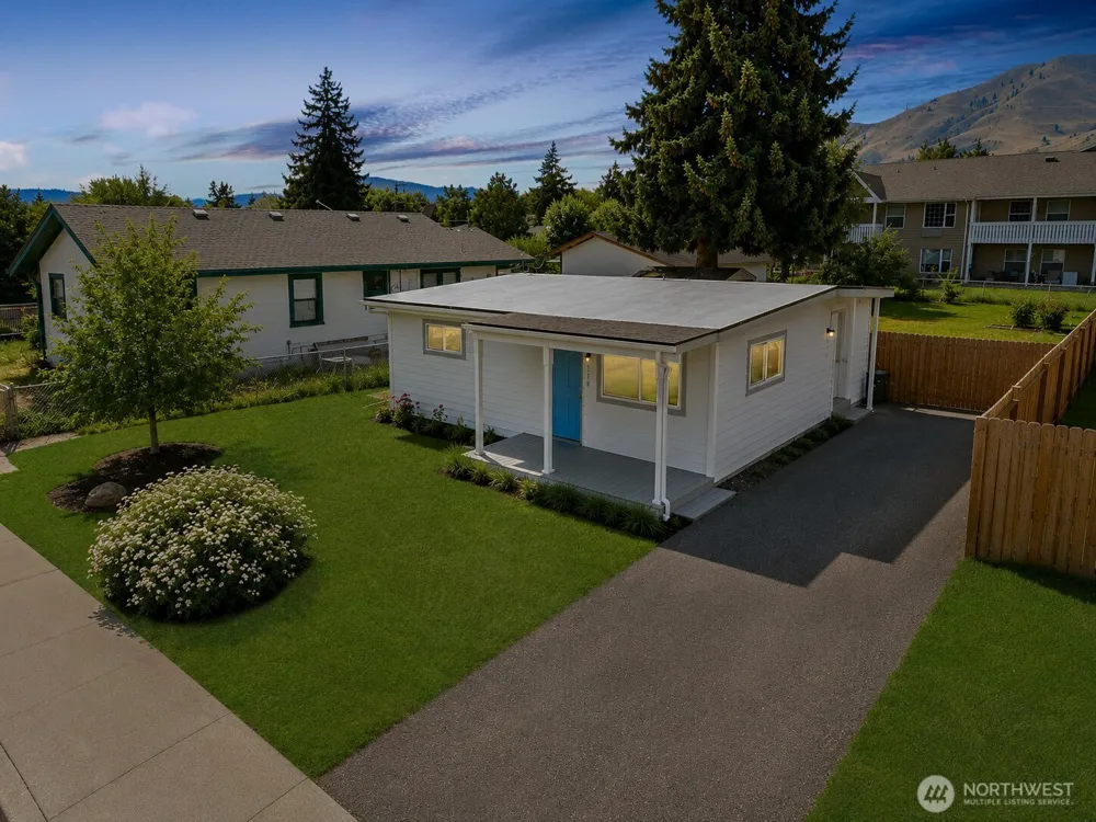 119 W Gibson Avenue Chelan, WA 98816
