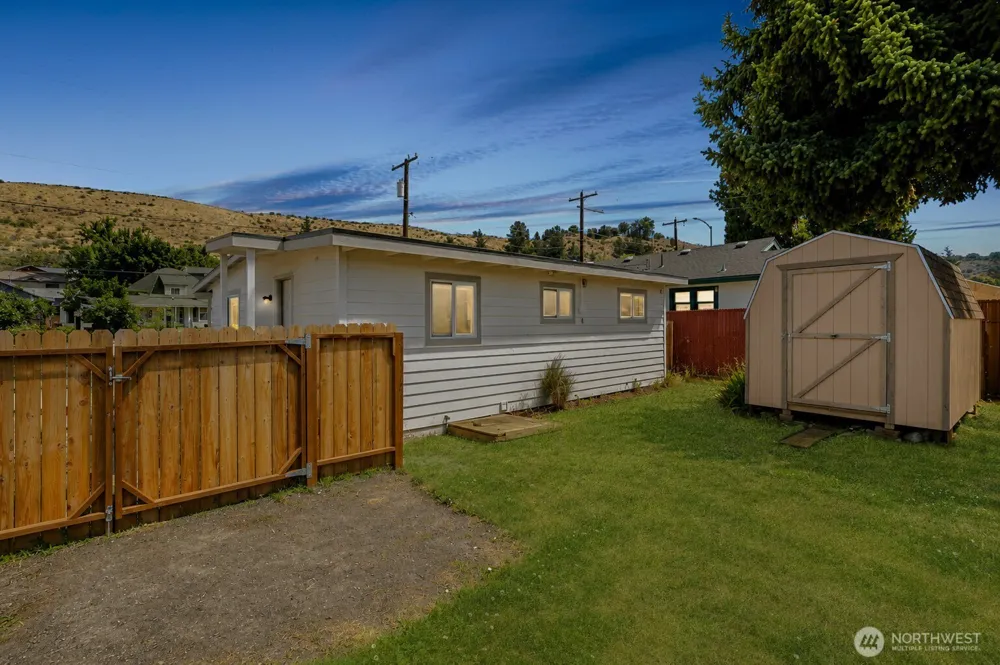 119 W Gibson Avenue Chelan, WA 98816