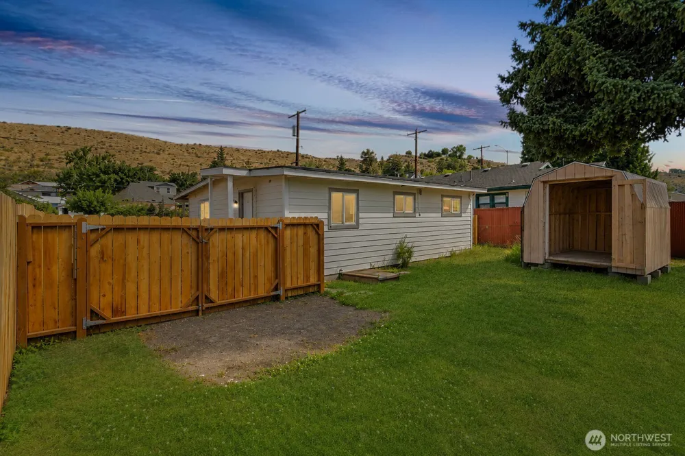 119 W Gibson Avenue Chelan, WA 98816