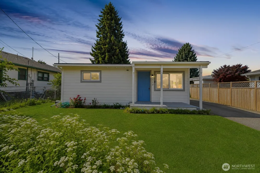 119 W Gibson Avenue Chelan, WA 98816