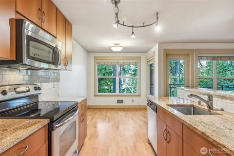 22910 90th Avenue W #E304