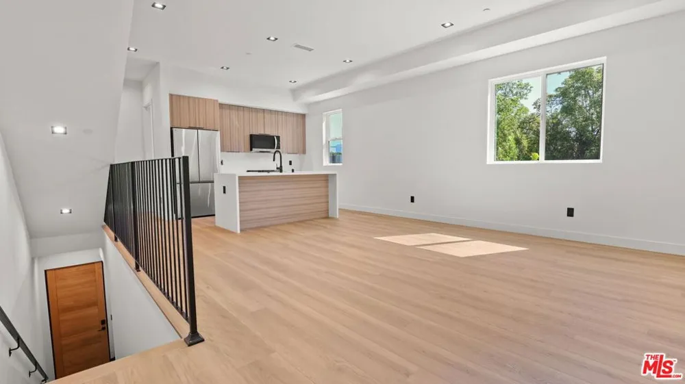10842 Peach Grove Street #A North Hollywood, CA 91601