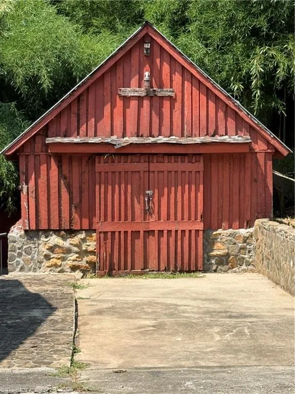 549 Ararat Hwy Ararat, VA 24053