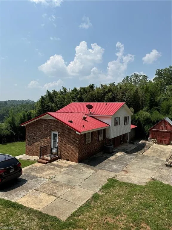 549 Ararat Hwy Ararat, VA 24053