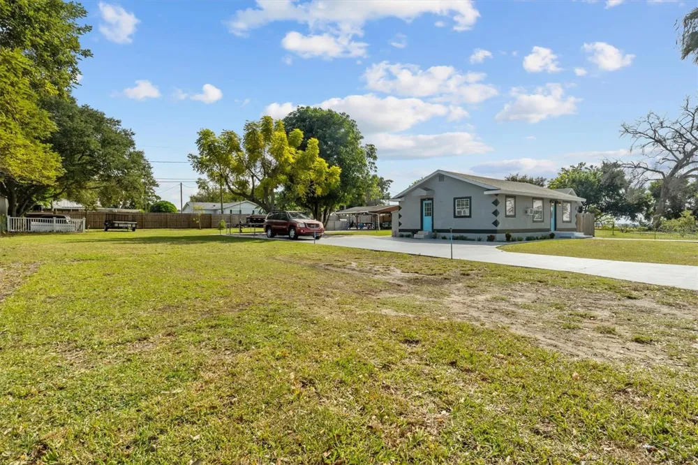 513 5TH STREET Dundee, FL 33838
