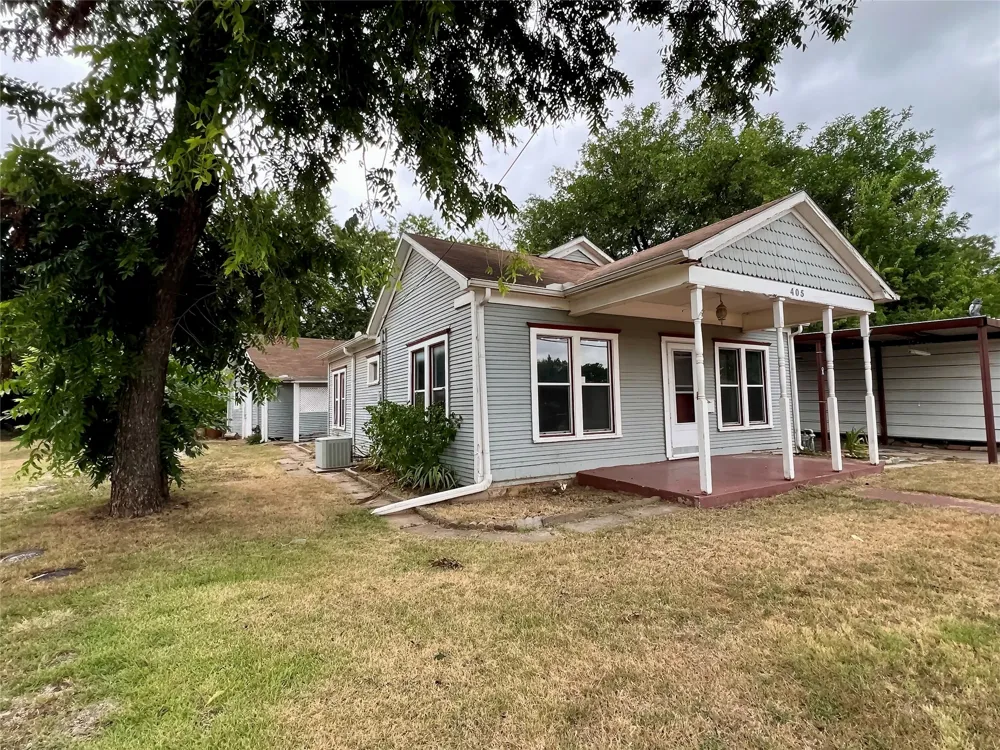405 E South Henrietta, TX 76365