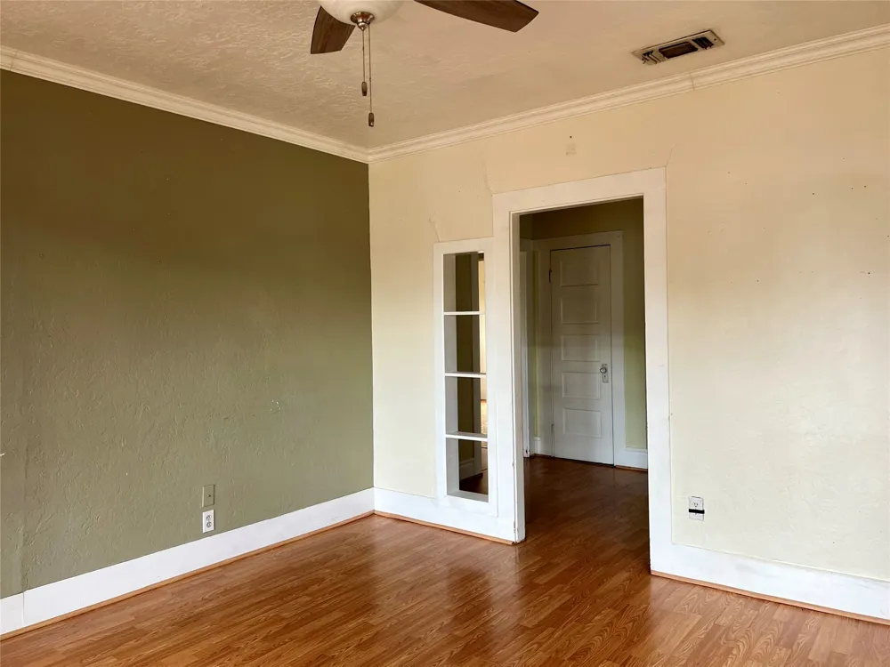 405 E South Henrietta, TX 76365
