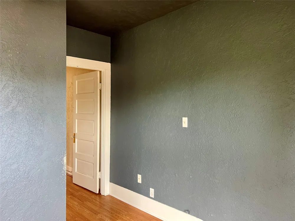 405 E South Henrietta, TX 76365