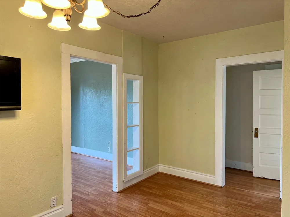 405 E South Henrietta, TX 76365