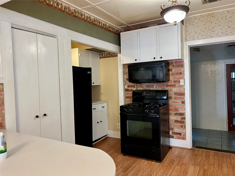 405 E South Henrietta, TX 76365