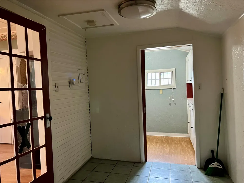 405 E South Henrietta, TX 76365
