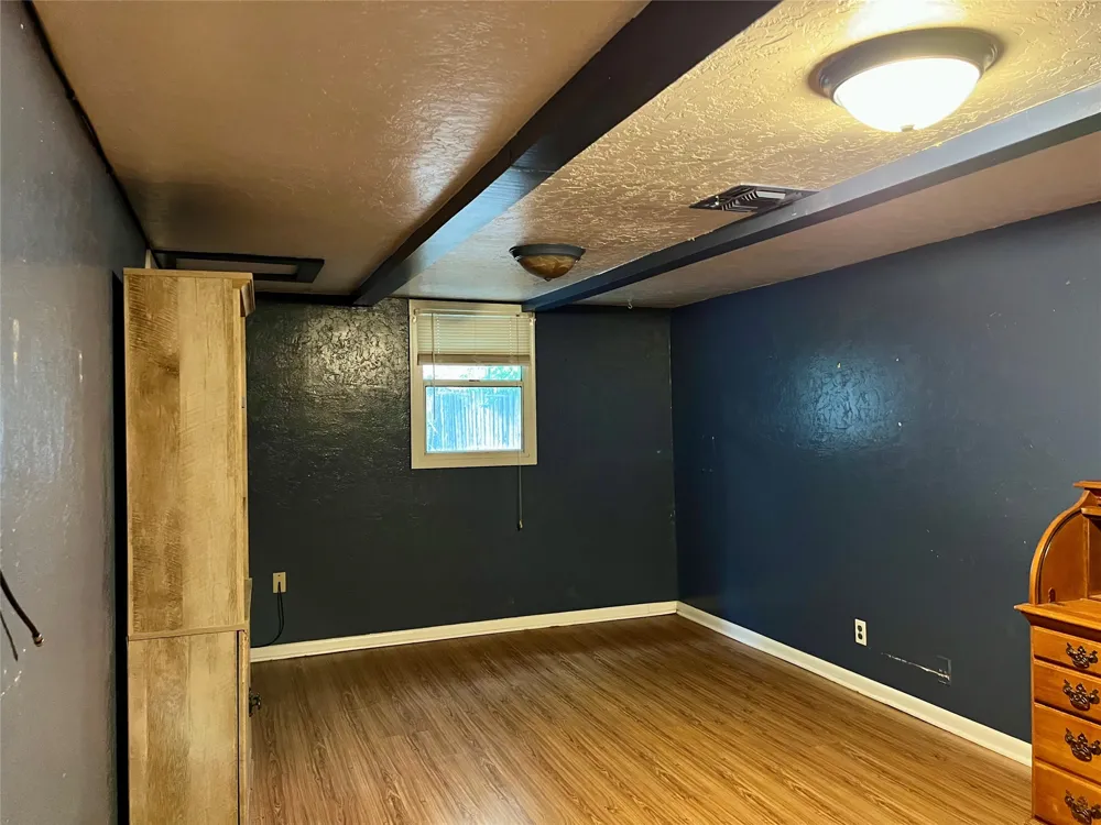 405 E South Henrietta, TX 76365