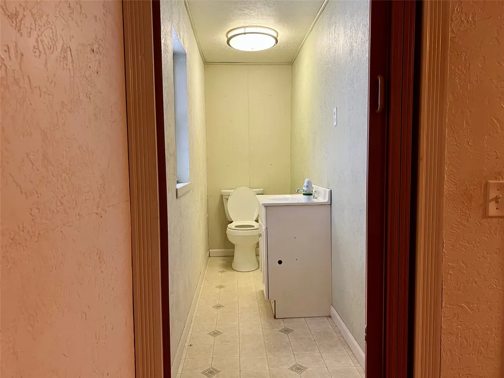 405 E South Henrietta, TX 76365